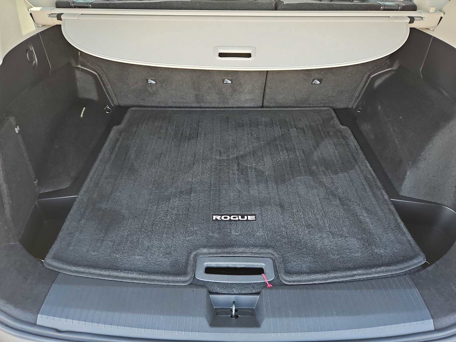 Used 2022 Nissan Rogue SV FWD image 33