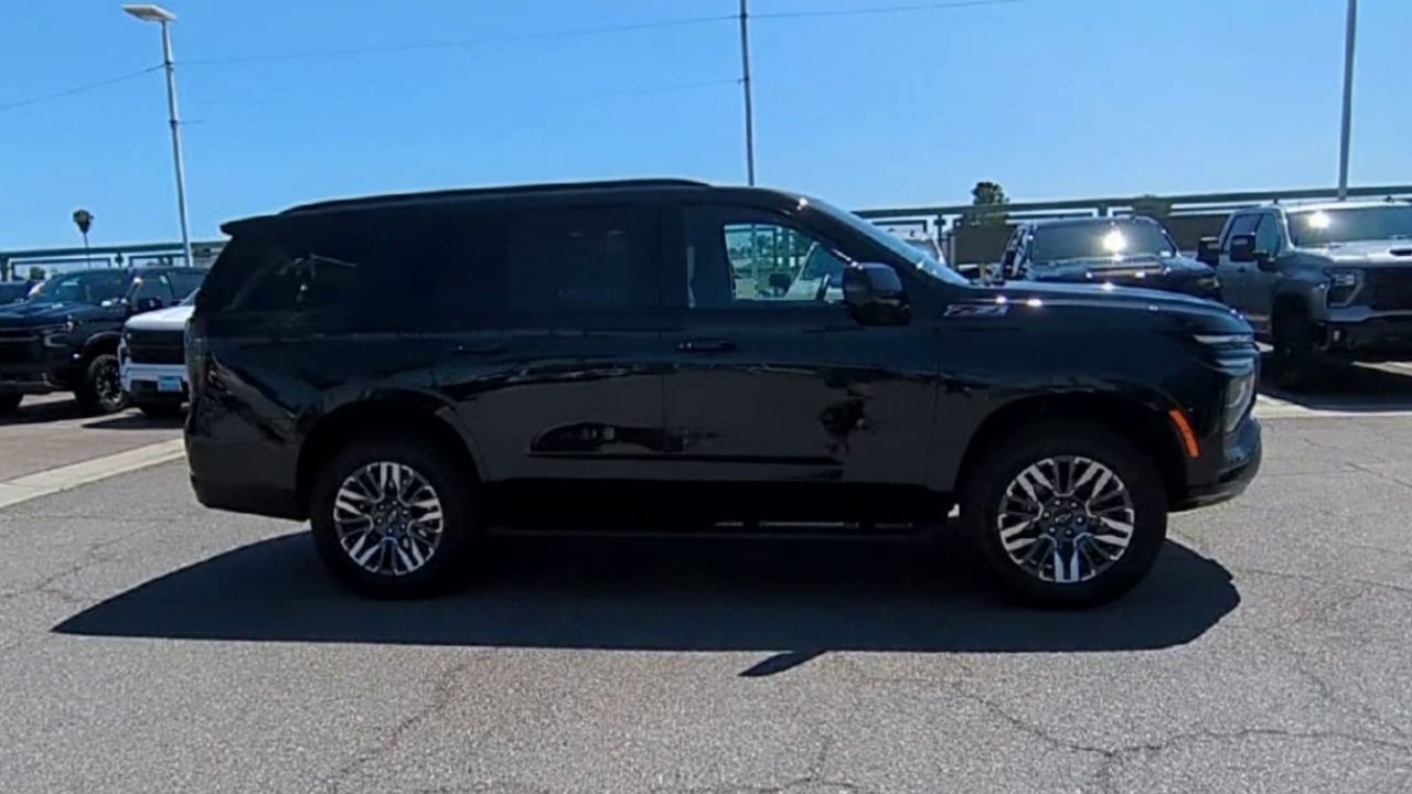 Used 2025 Chevrolet Tahoe Z71 w/ Comfort Package AWD/4WD image 9