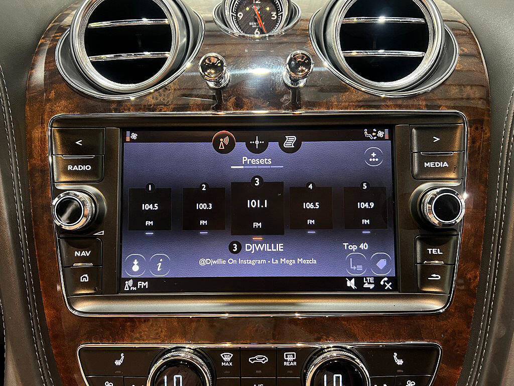 Used 2019 Bentley Bentayga image 38