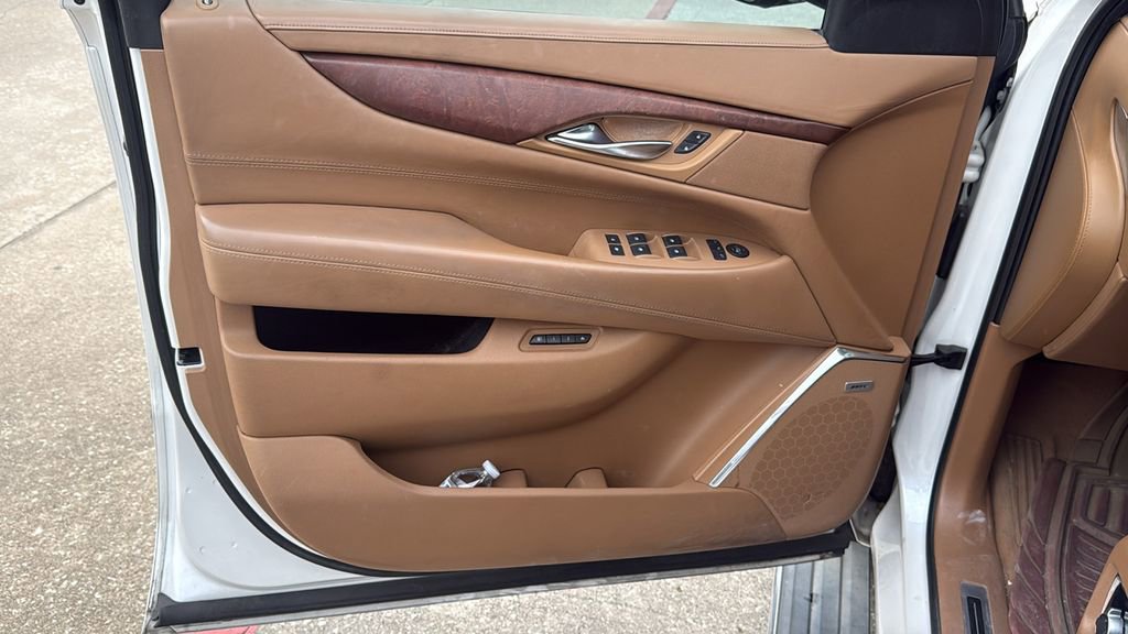 Used 2016 Cadillac Escalade ESV Platinum AWD/4WD image 5