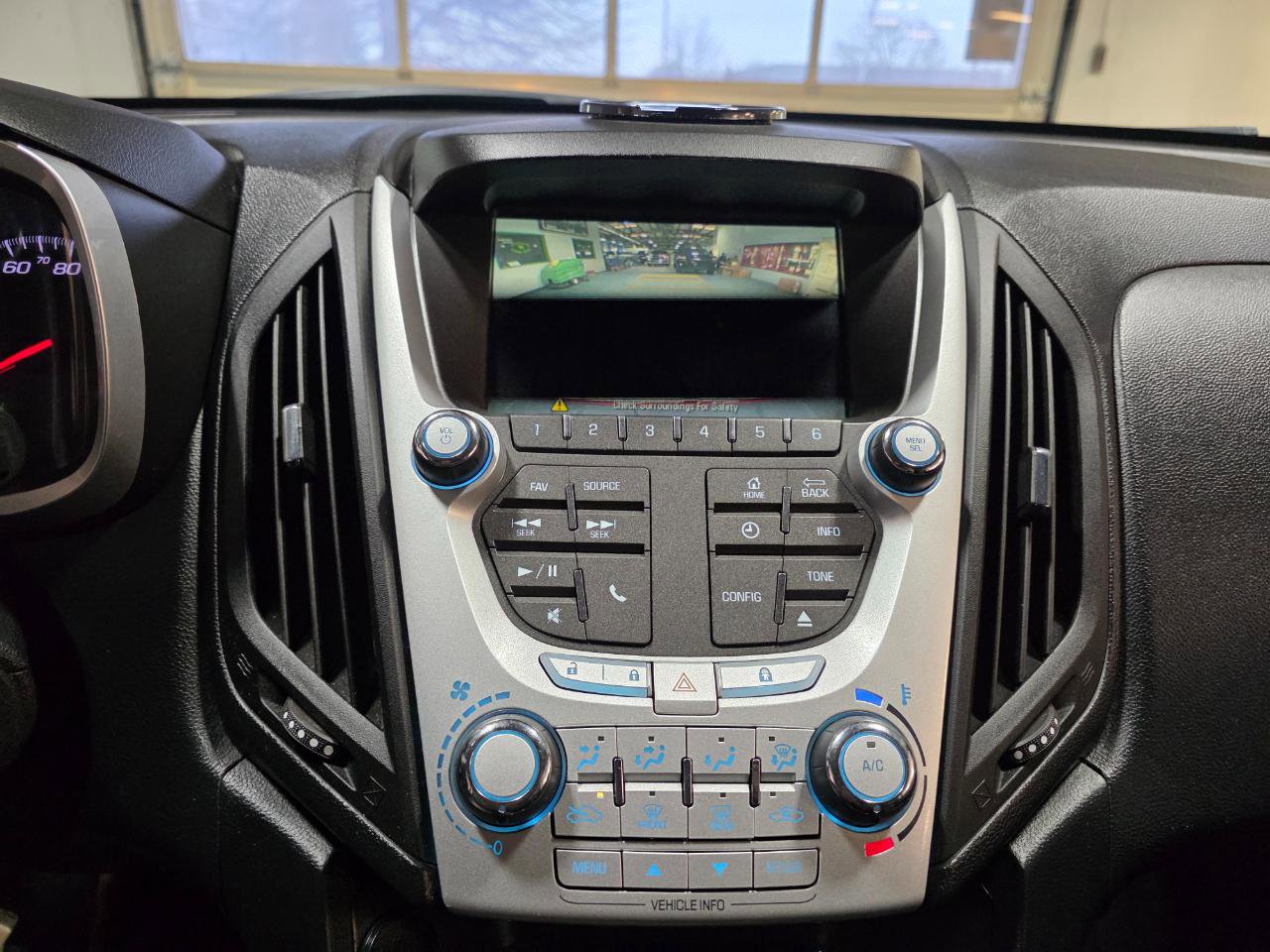 Used 2015 Chevrolet Equinox LT image 30