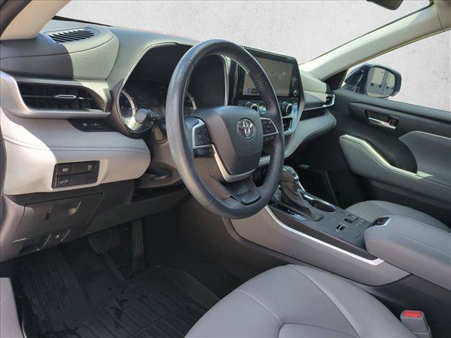 Used 2023 Toyota Highlander XLE FWD image 10