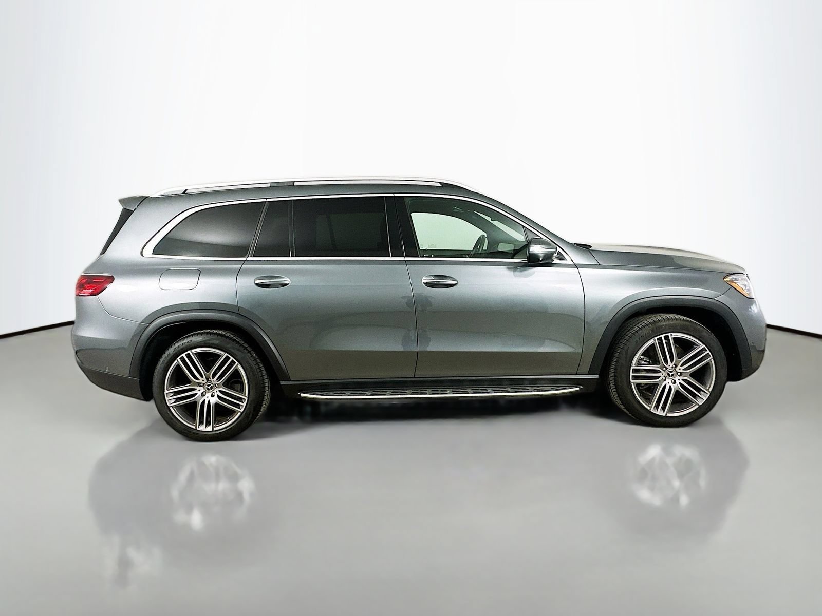 Used 2024 Mercedes-Benz GLS 450 4MATIC image 4