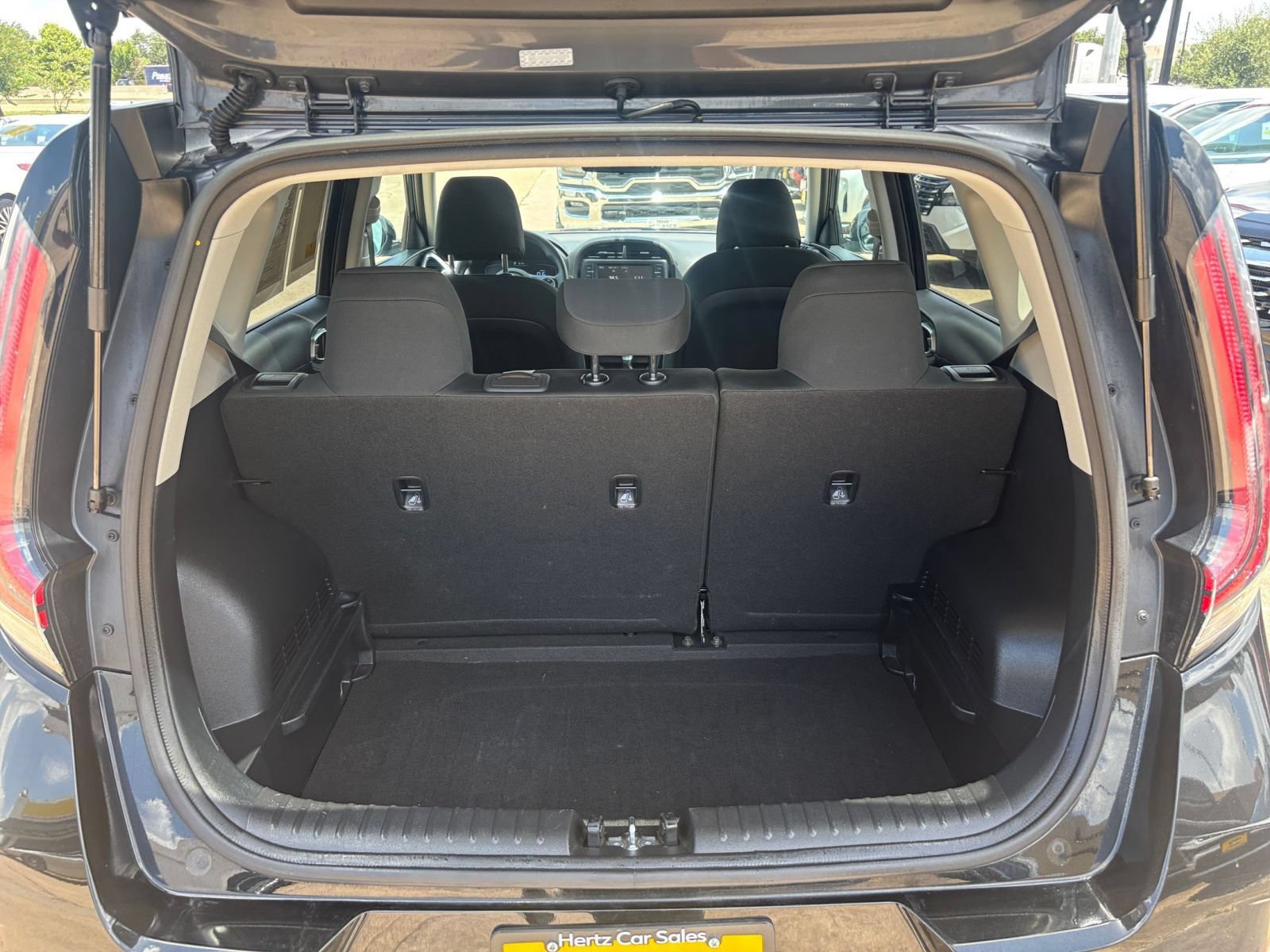Used 2025 Kia Soul LX w/ LX Technology Package FWD image 29
