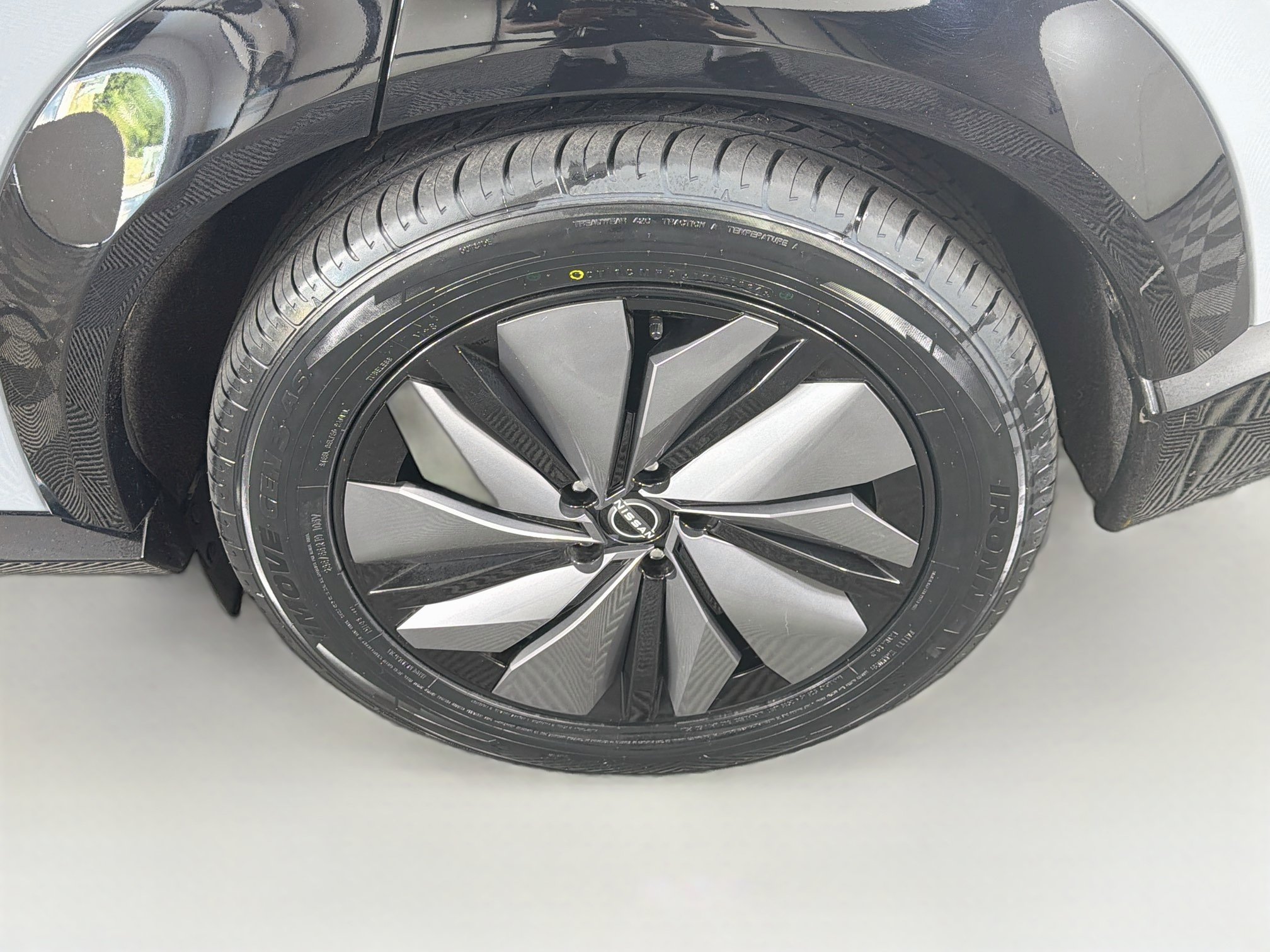 Used 2024 Nissan Ariya AWD image 11