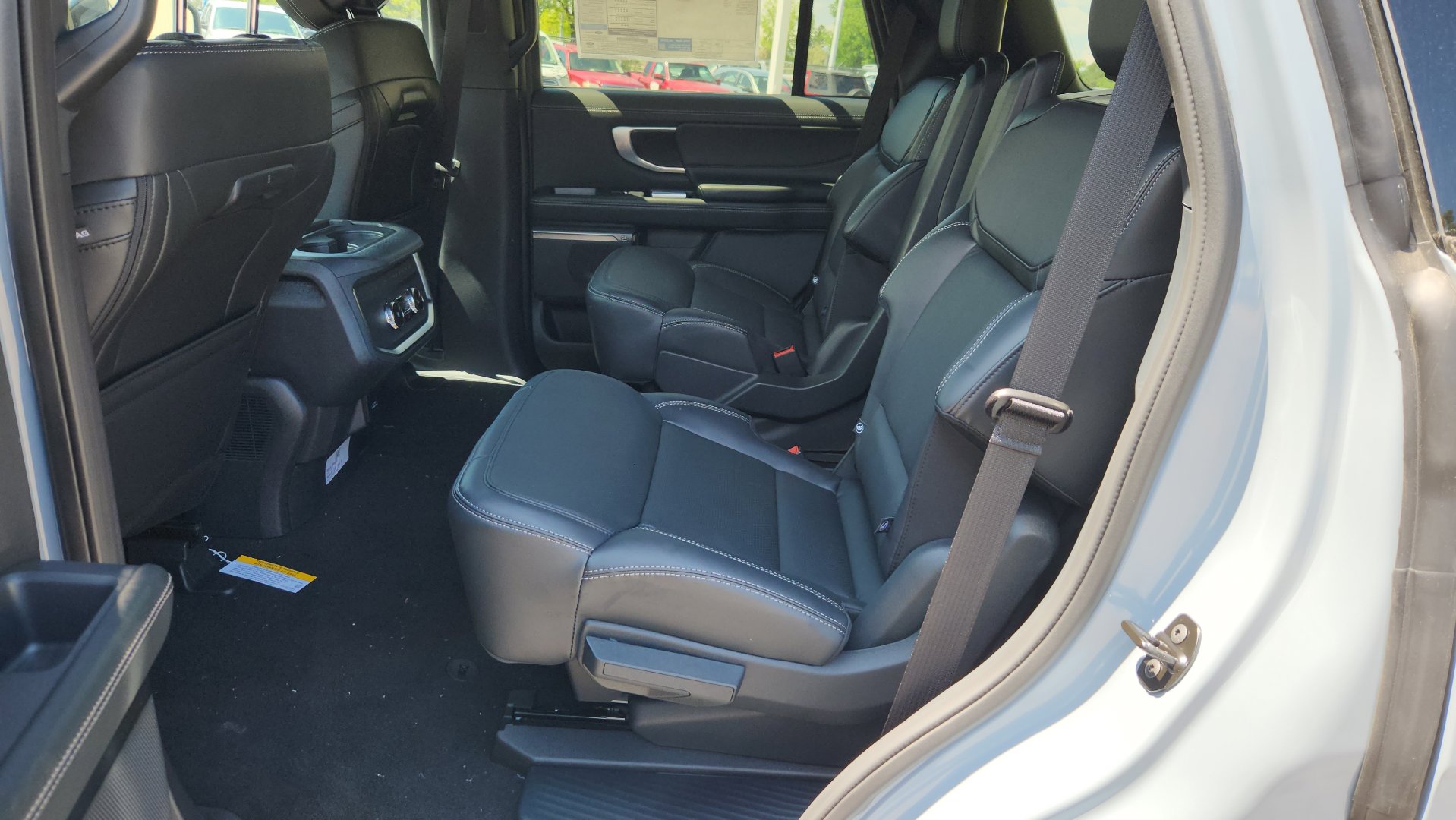 New 2026 Ford Expedition Platinum w/ Stealth Appearance Package AWD/4WD image 26