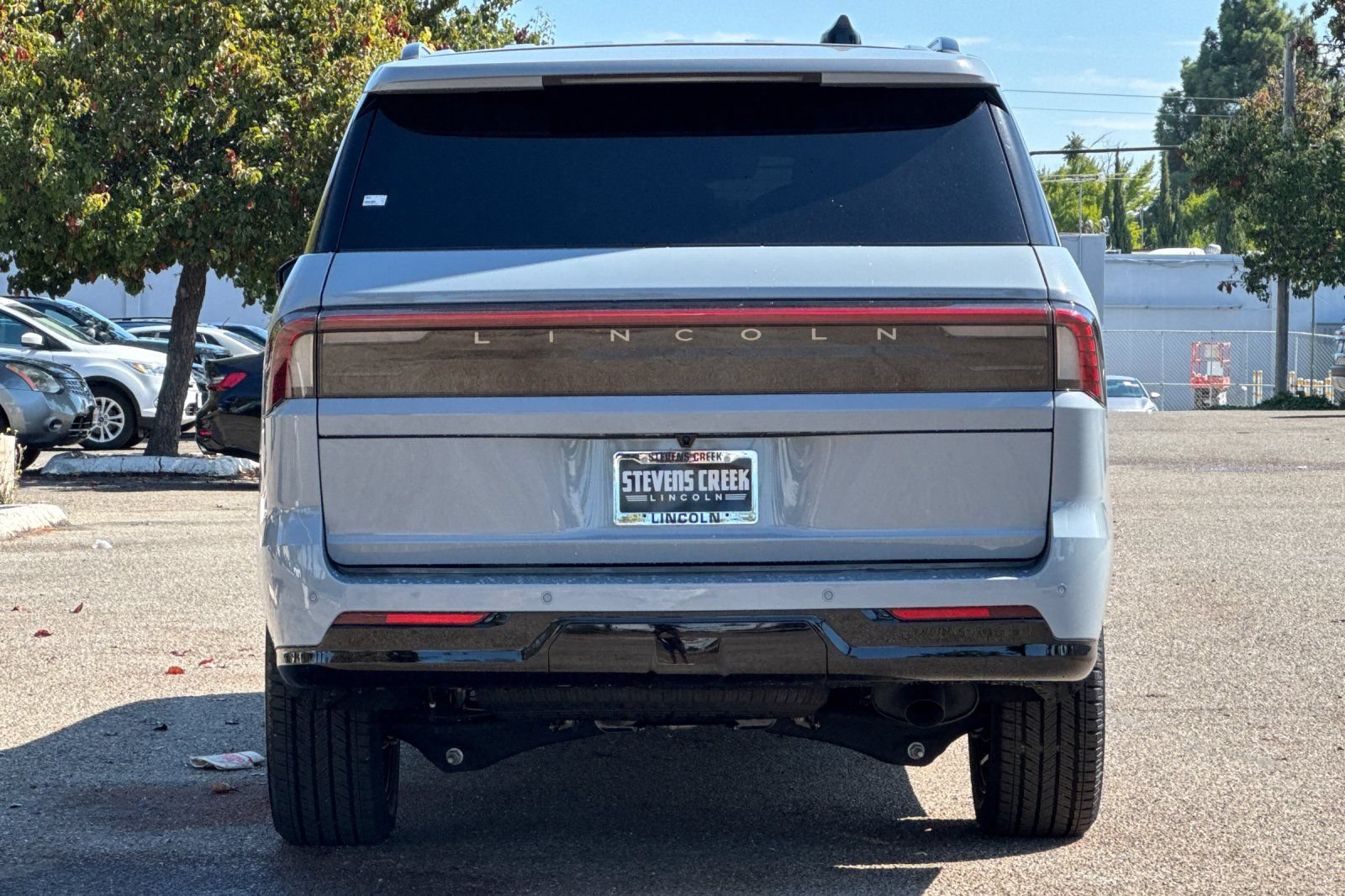 New 2025 Lincoln Navigator Reserve w/ Jet Appearance Package AWD/4WD image 6