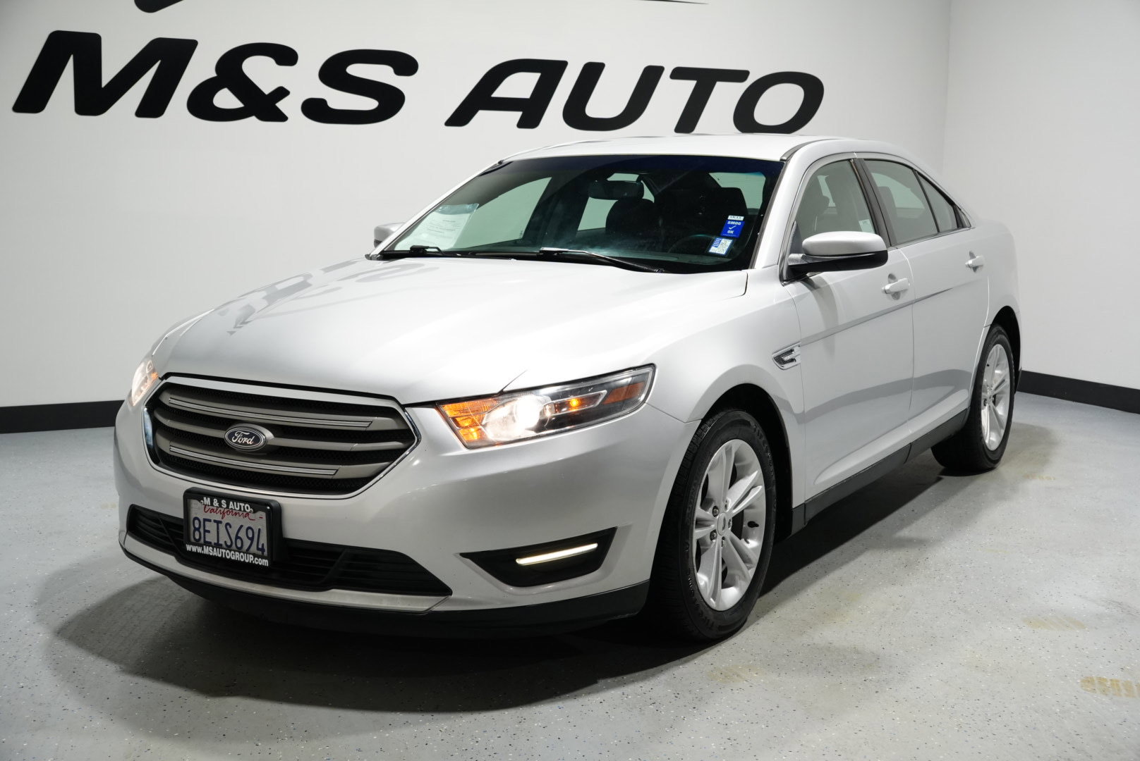 Used 2018 Ford Taurus SEL image 3