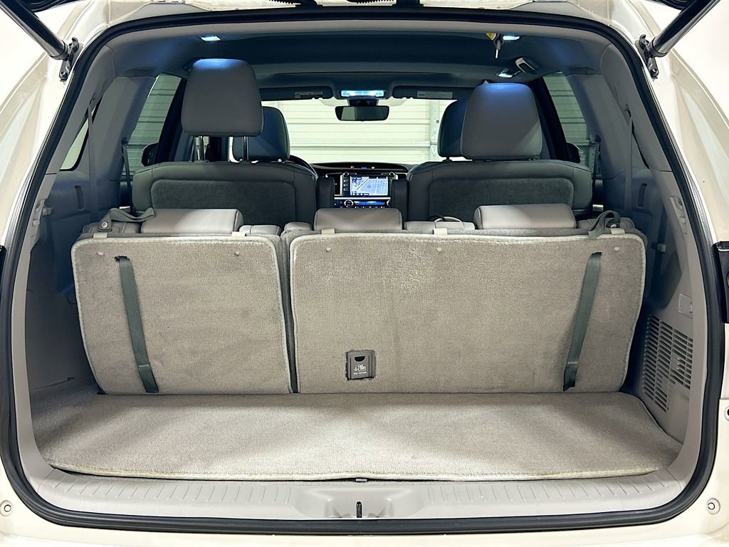 Used 2019 Toyota Highlander XLE FWD image 25