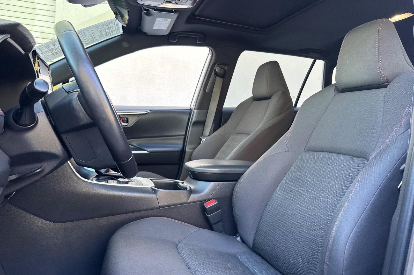 Used 2022 Toyota RAV4 SE w/ Weather & Moonroof Package AWD/4WD image 5
