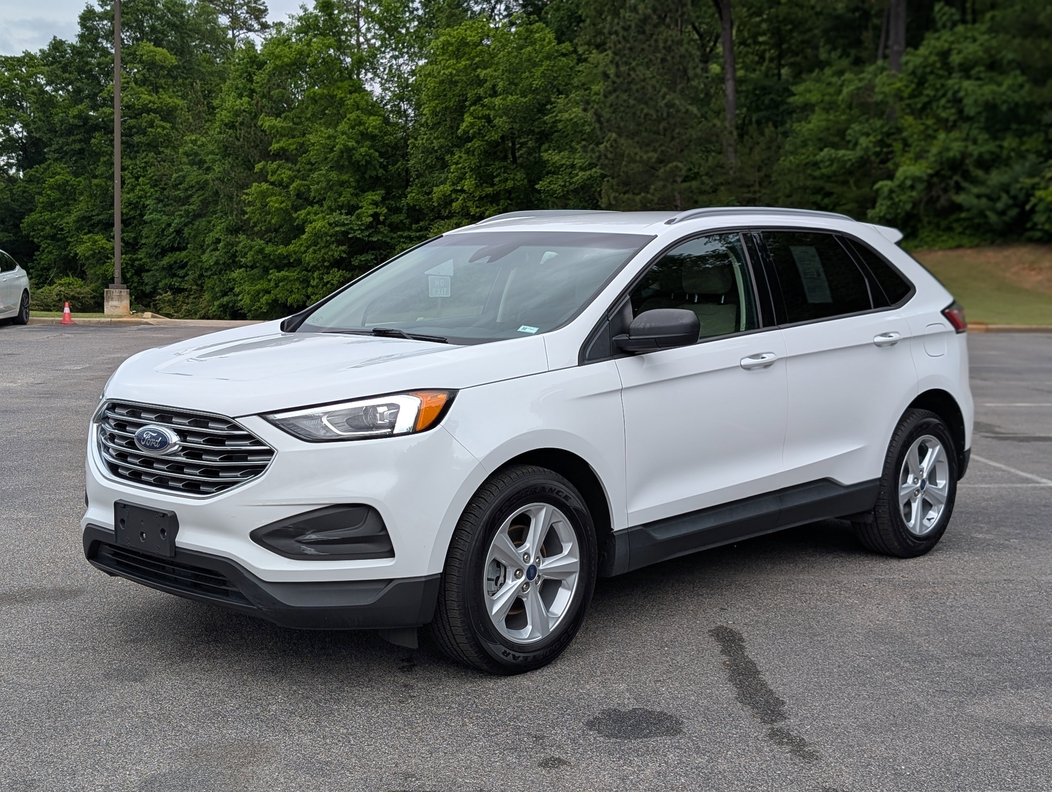 Used 2020 Ford Edge SE FWD image 5