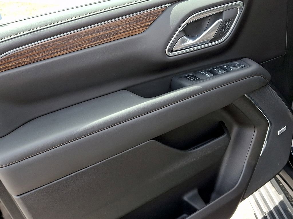 Used 2024 Chevrolet Tahoe High Country AWD/4WD image 12