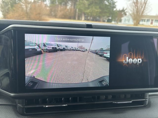 Used 2024 Jeep Gladiator Sport image 11