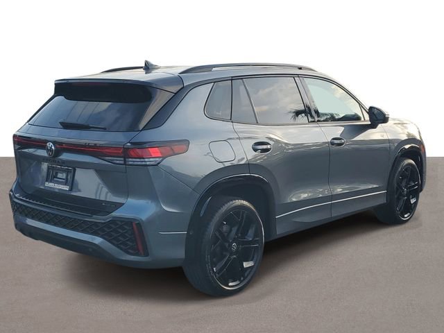 Certified 2025 Volkswagen Tiguan SE R-Line image 4