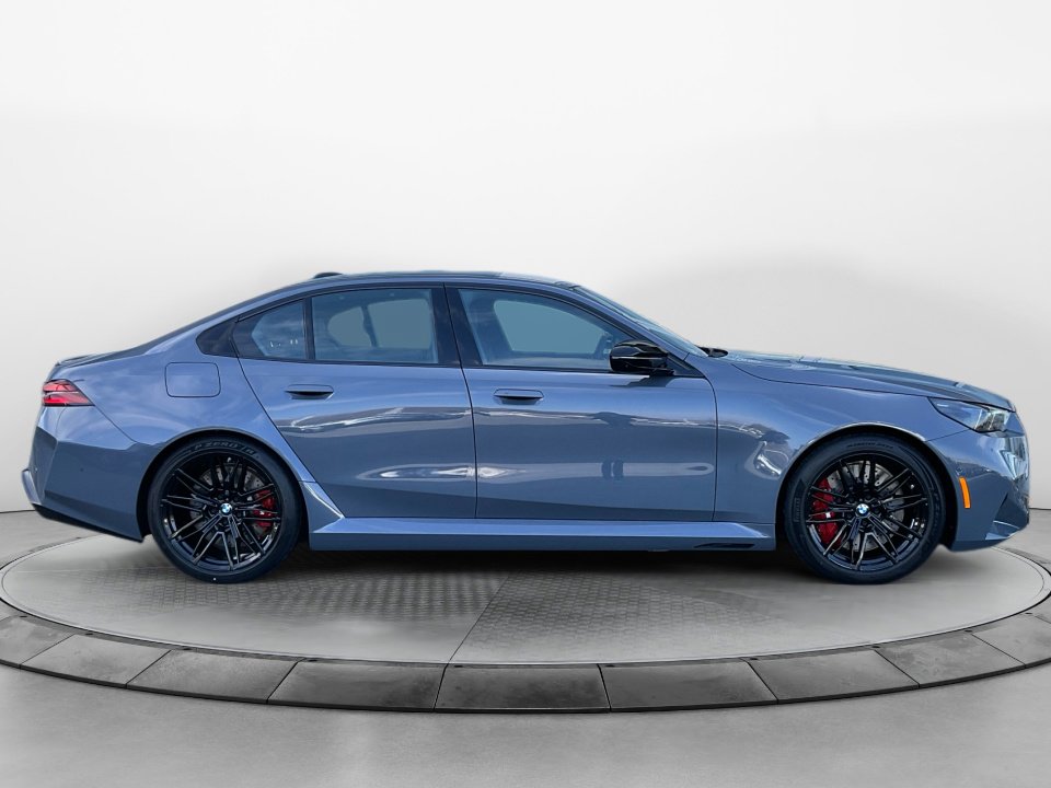 Used 2026 BMW M5 w/ Executive Package image 8