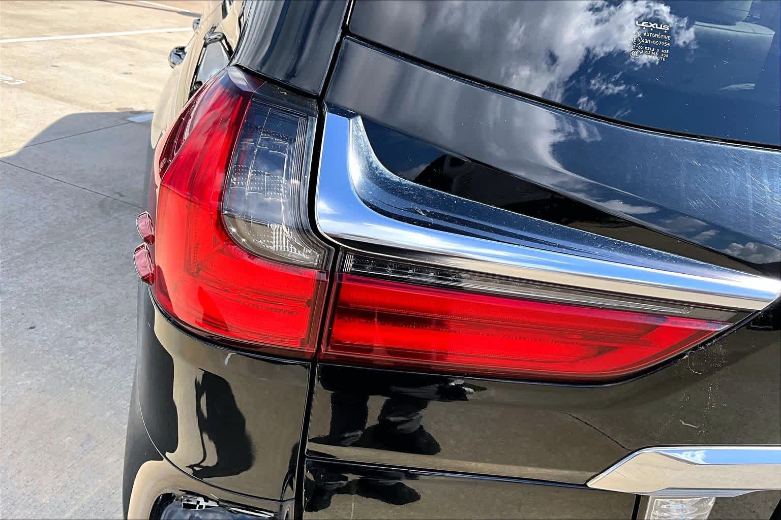 Used 2017 Lexus LX 570 4WD w/ Luxury Package image 29