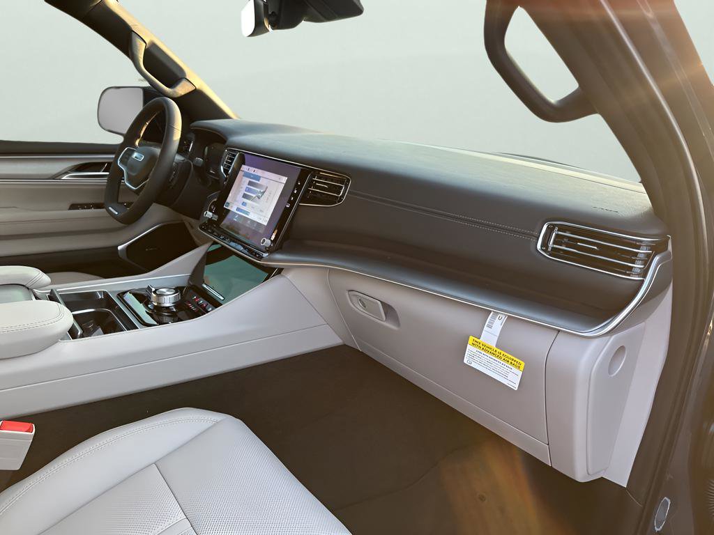 New 2025 Jeep Wagoneer 4WD w/ Convenience Group I image 14