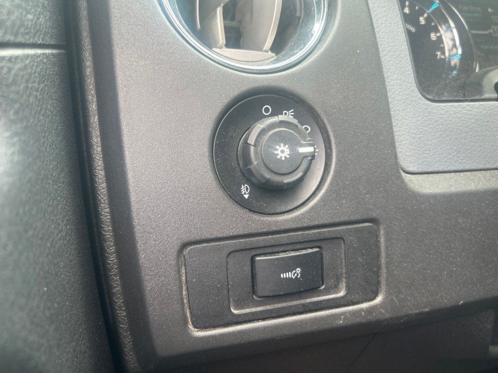 Used 2014 Ford F150 XLT w/ XLT Chrome Package RWD image 12