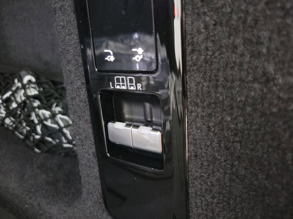 Used 2023 Land Rover Range Rover Sport SE Dynamic image 33