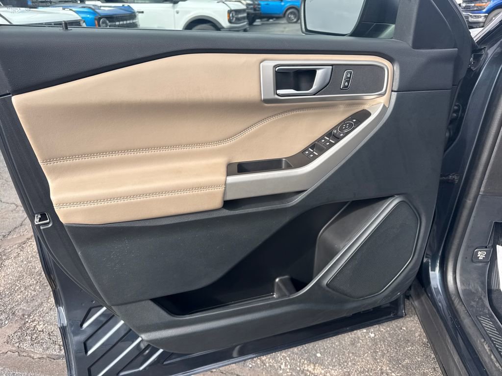 Used 2024 Ford Explorer XLT w/ Equipment Group 202A image 29