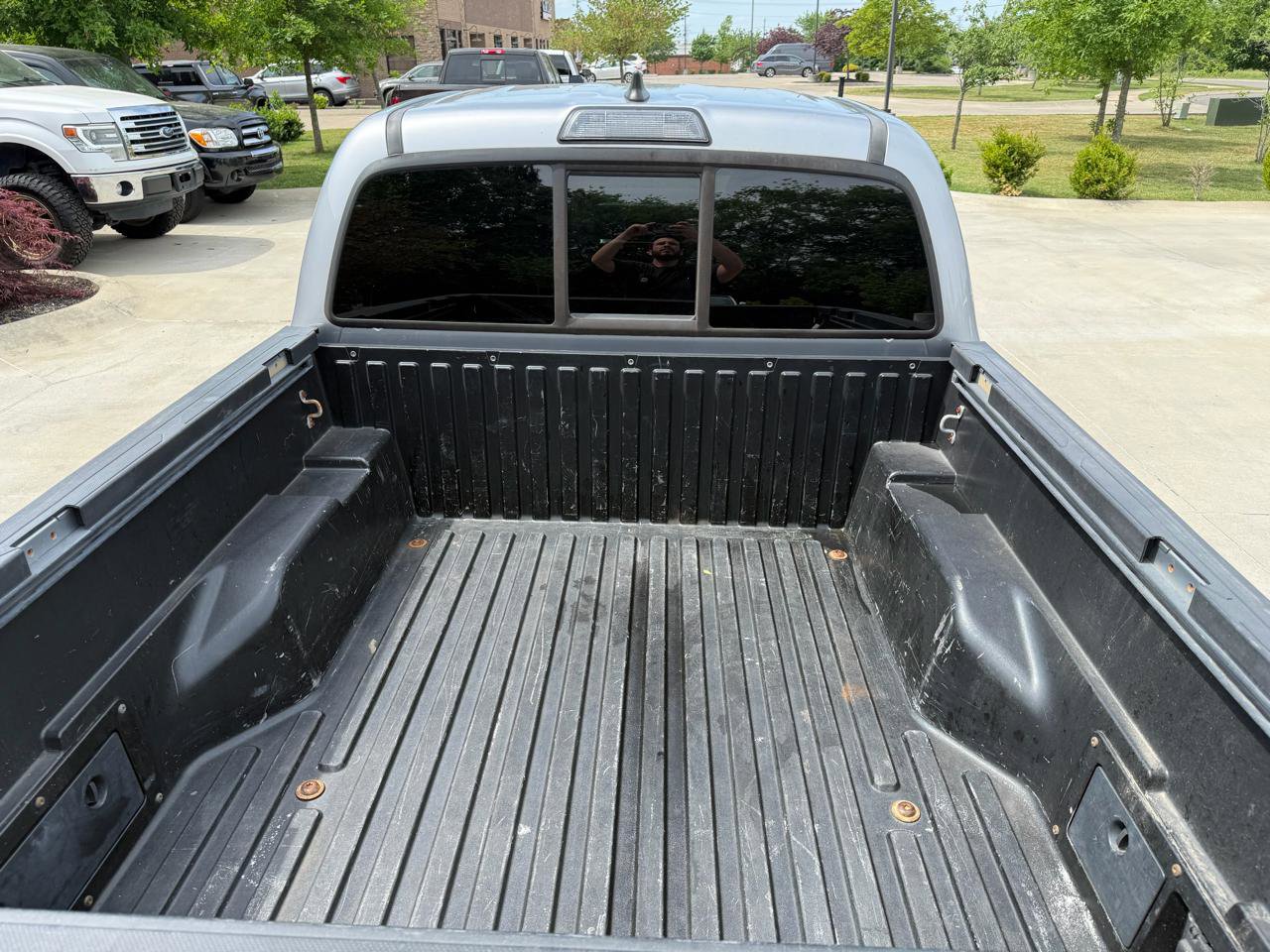 Used 2016 Toyota Tacoma Limited w/ Towing Package RWD image 7