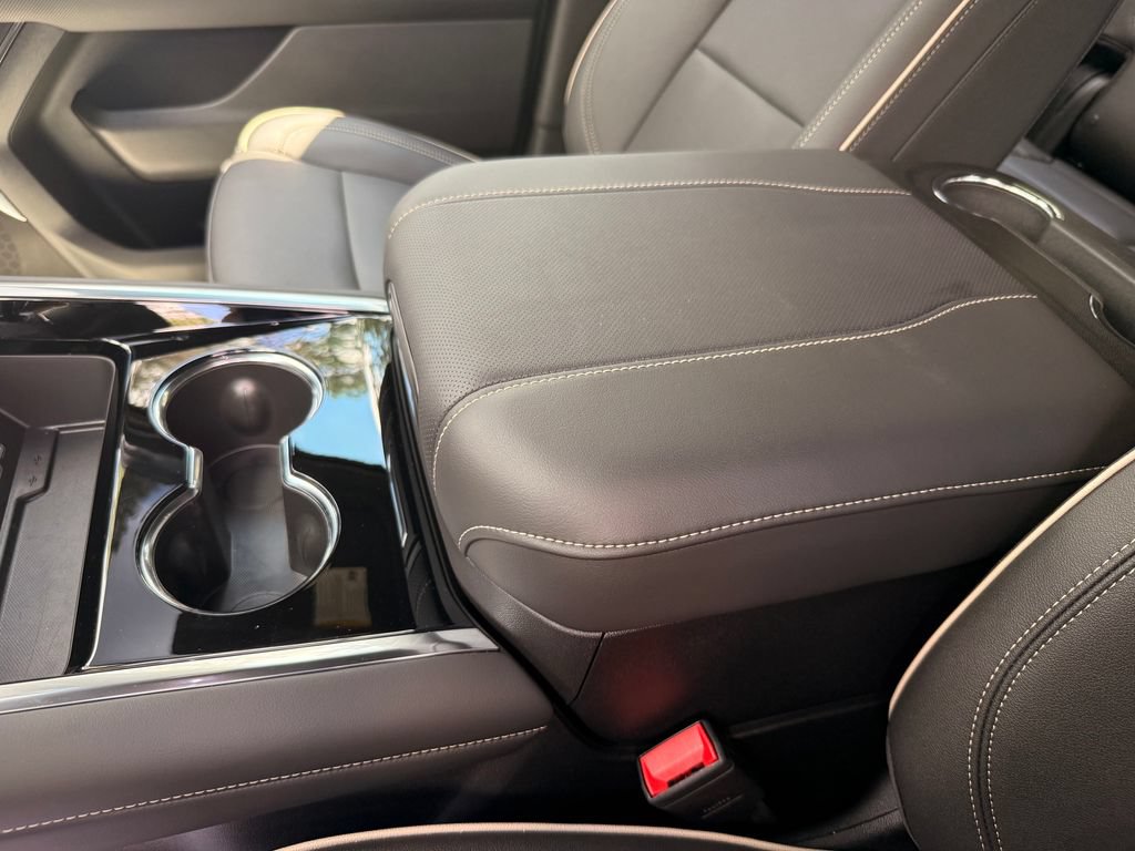 New 2025 Chevrolet Suburban Premier RWD image 26