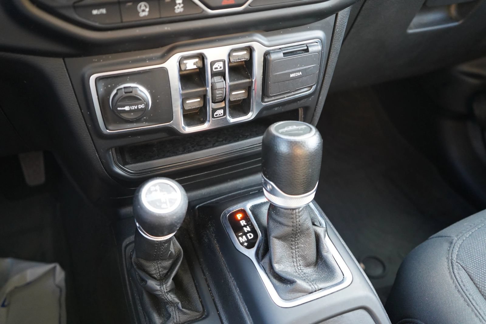 Used 2021 Jeep Gladiator Sport AWD/4WD image 13