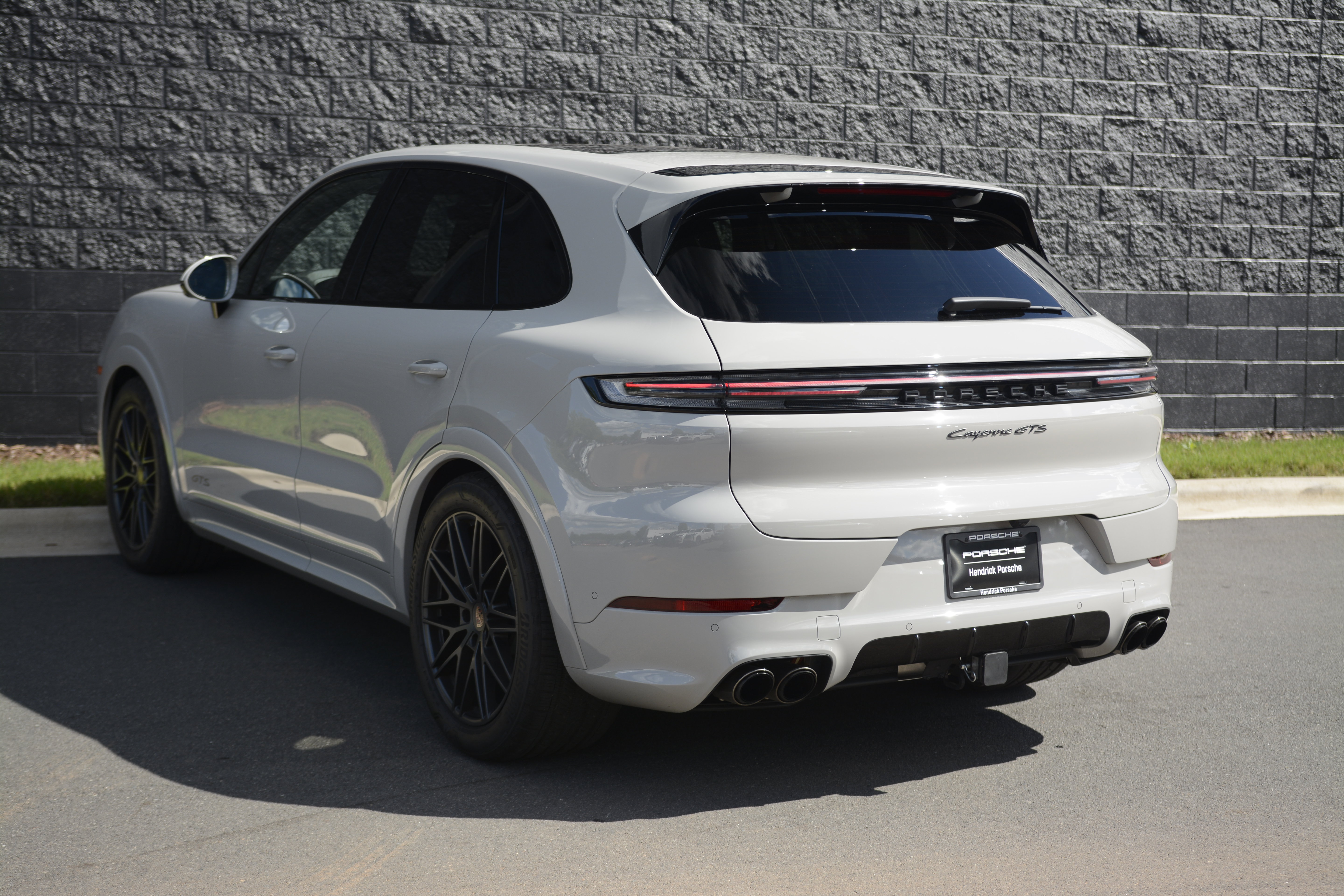 Certified 2026 Porsche Cayenne GTS AWD/4WD image 3