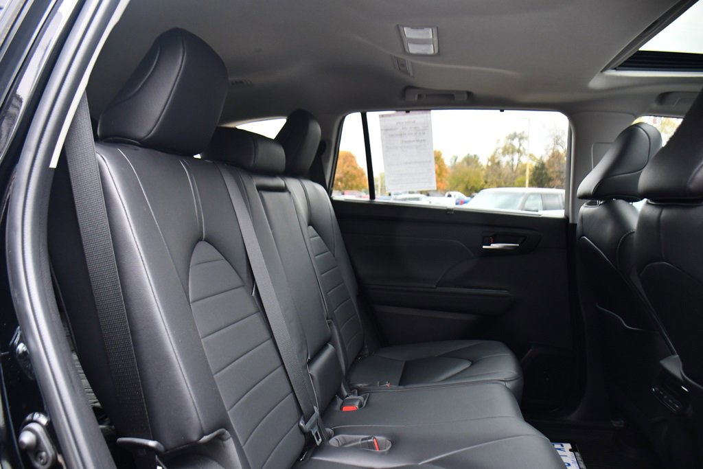 Used 2023 Toyota Highlander XLE image 18
