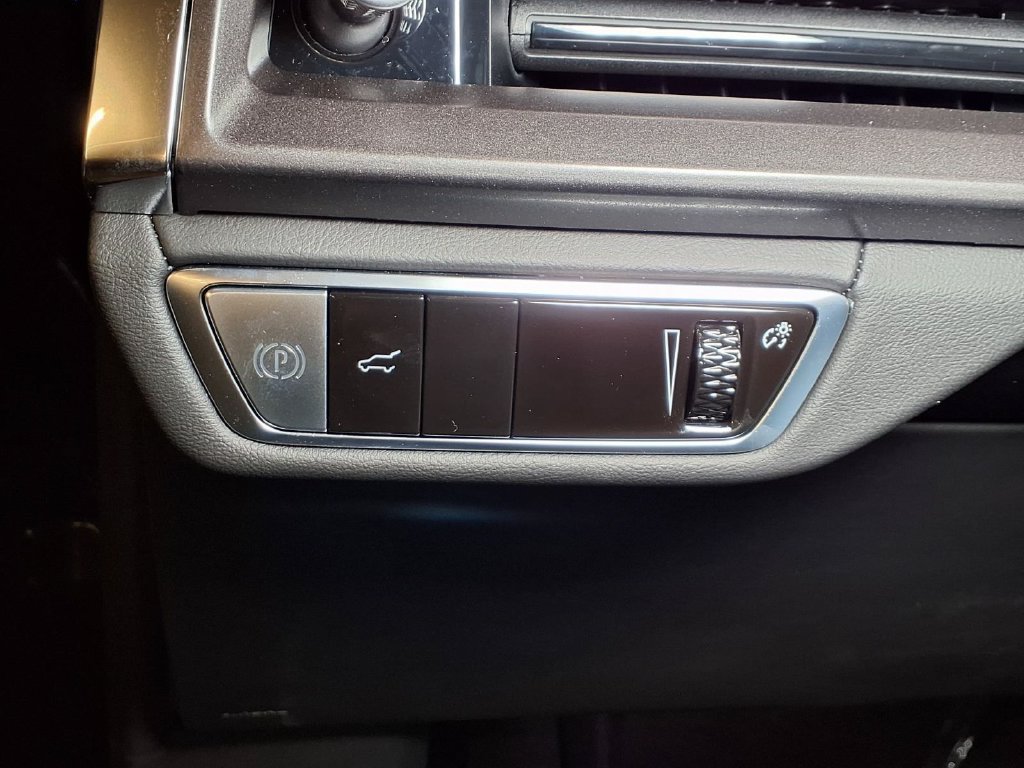 New 2027 Cadillac Vistiq Luxury AWD/4WD image 17