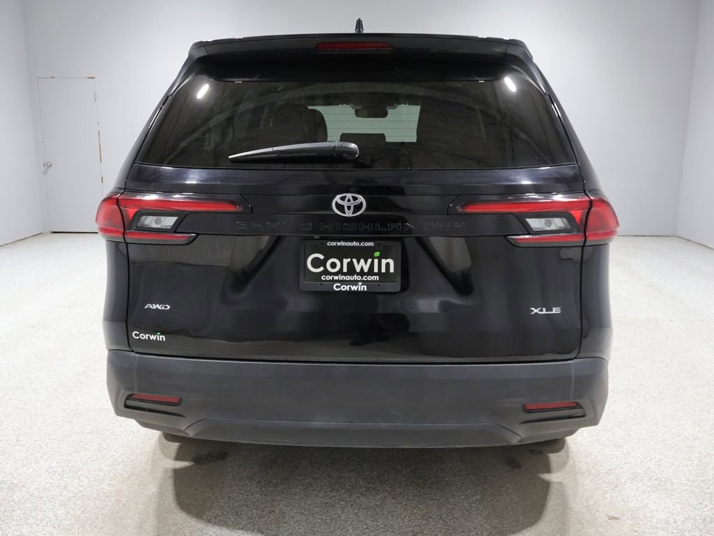Used 2025 Toyota Grand Highlander AWD image 3