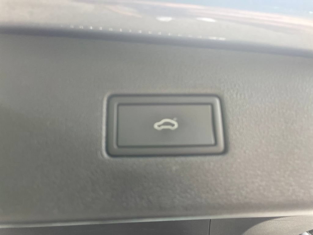 Used 2024 Volkswagen Tiguan SE AWD/4WD image 46