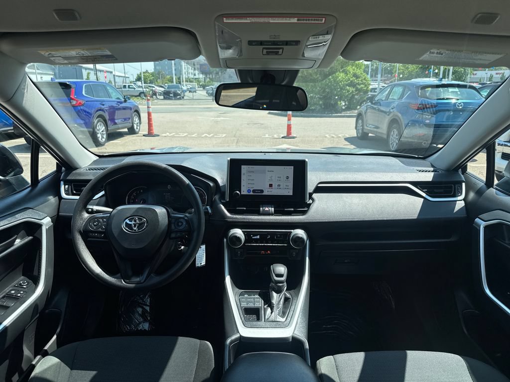 Used 2023 Toyota RAV4 LE AWD/4WD image 11
