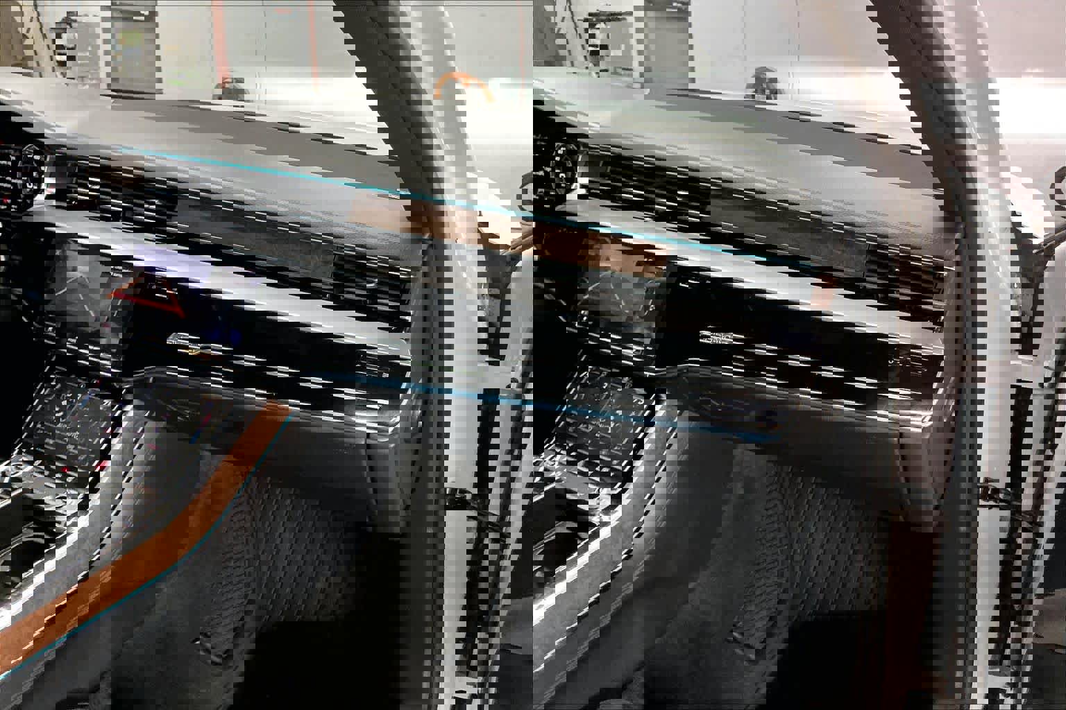 Used 2021 Audi A8 L 3.0T w/ Executive Plus Package image 18