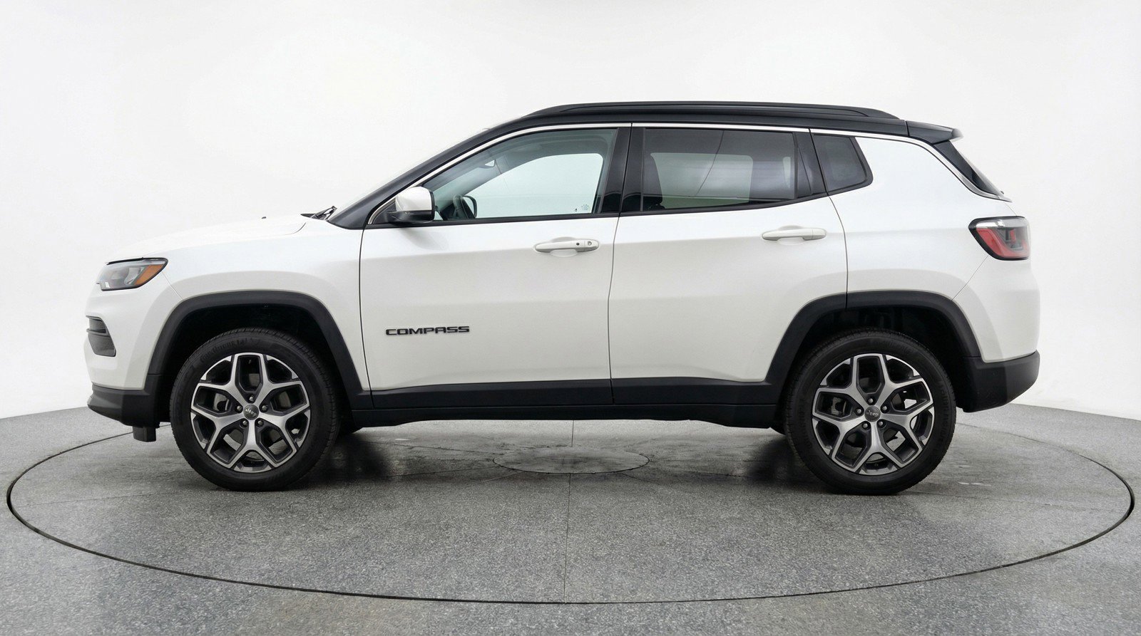 Used 2025 Jeep Compass Limited image 5