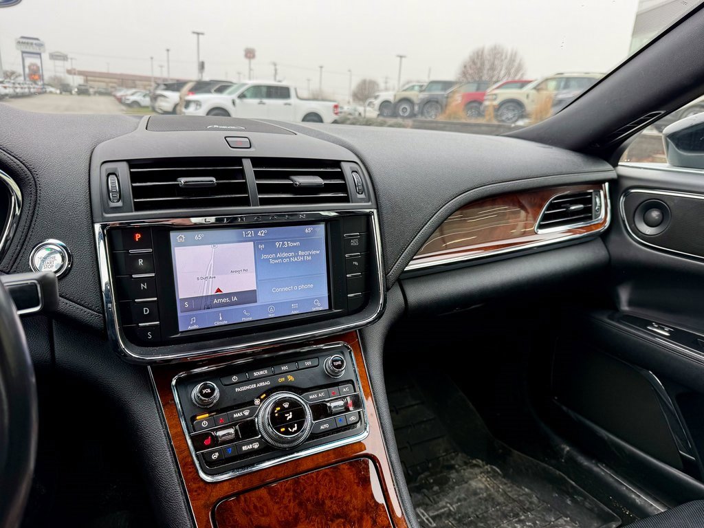 Used 2020 Lincoln Continental AWD w/ Premium Package image 15