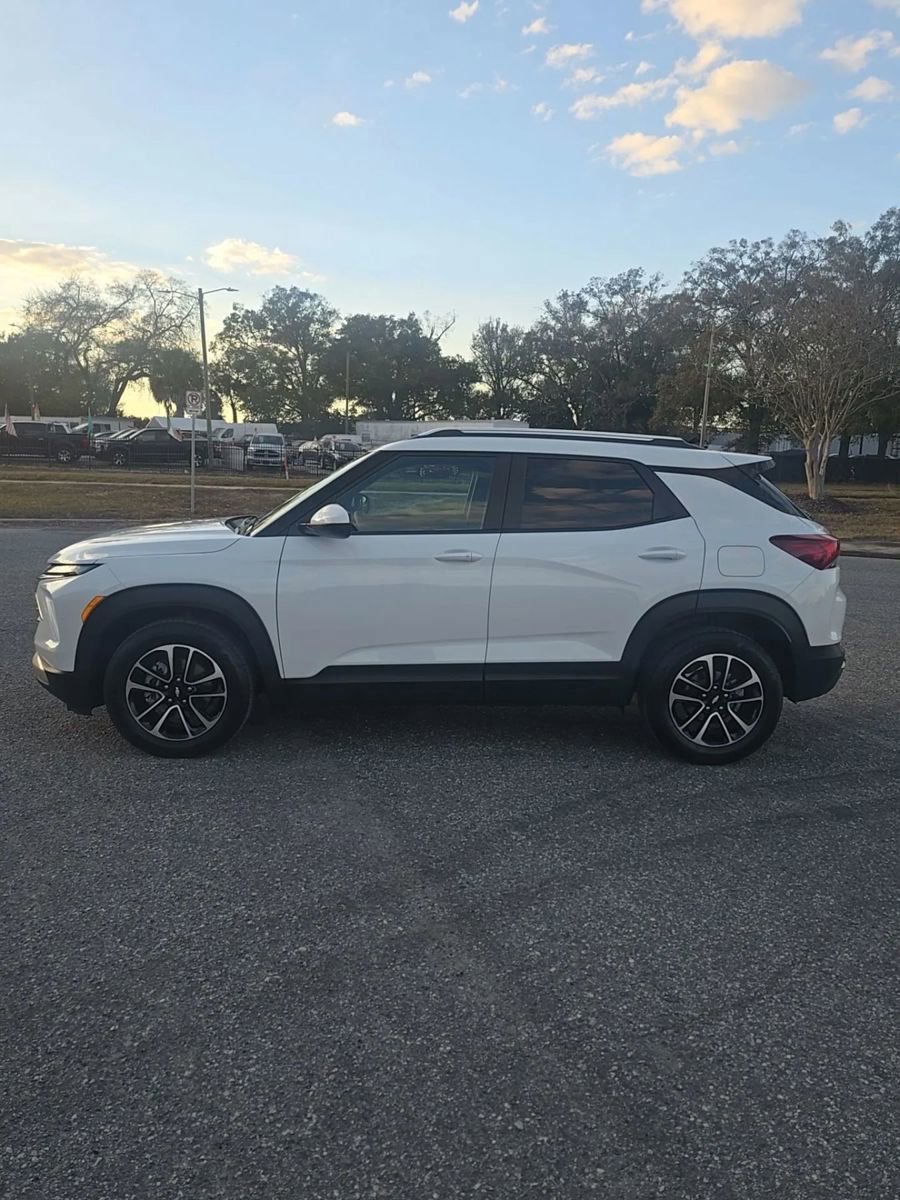 Used 2025 Chevrolet TrailBlazer LT image 3