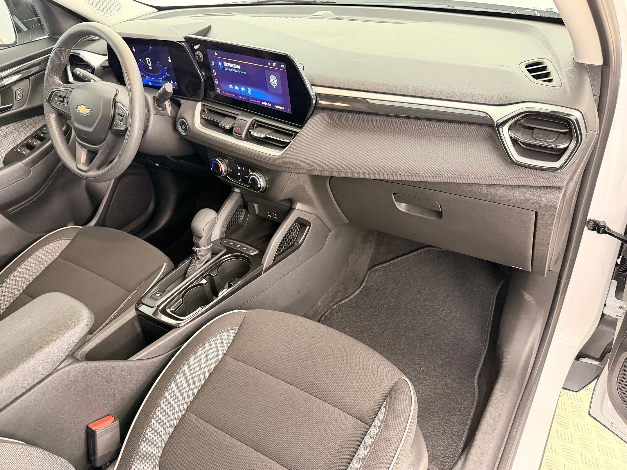 Used 2024 Chevrolet TrailBlazer LS w/ LS Convenience Package image 29