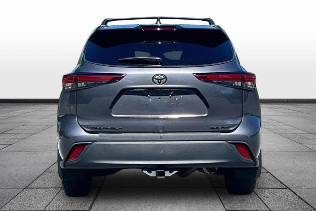 Used 2022 Toyota Highlander XLE AWD/4WD image 8