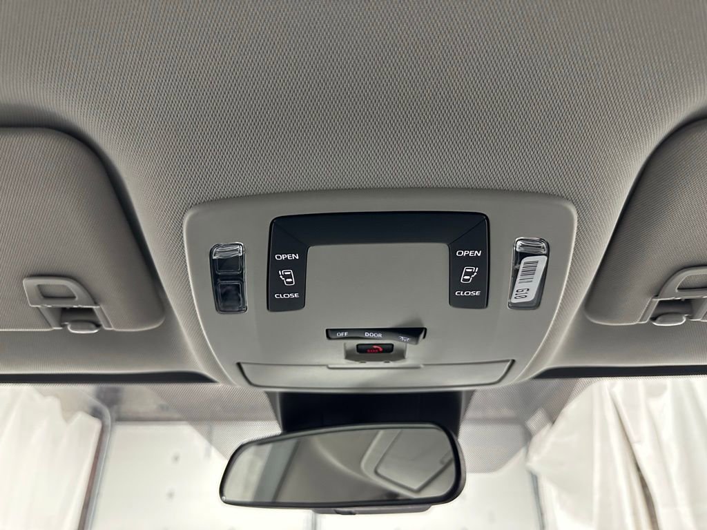 Used 2025 Toyota Sienna LE image 42