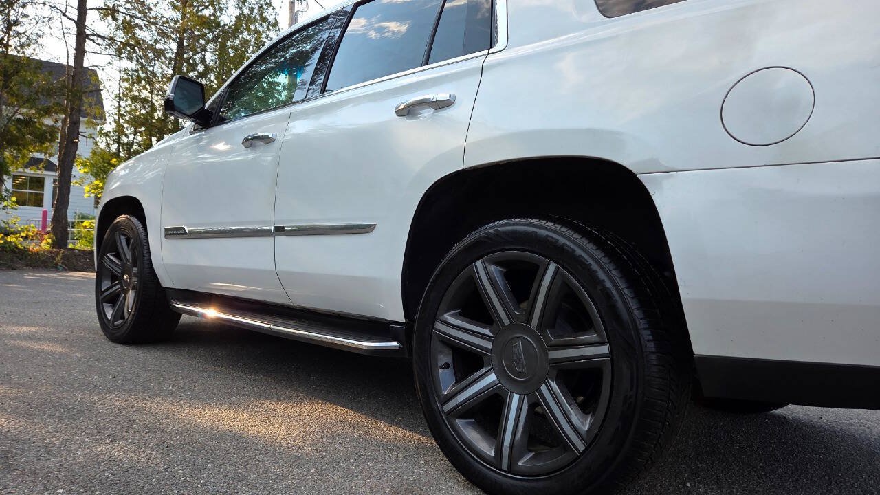 Used 2017 Cadillac Escalade Luxury AWD/4WD image 10