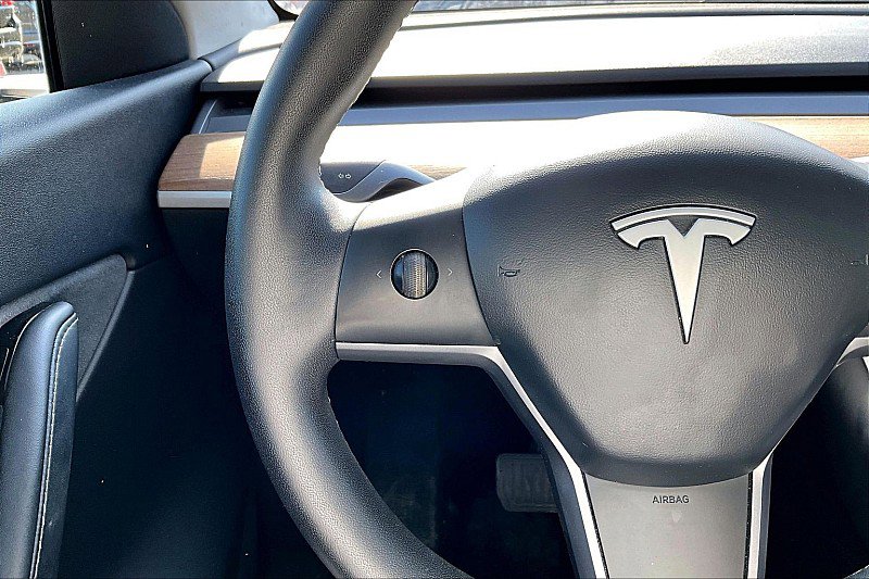 Used 2020 Tesla Model Y Long Range image 18