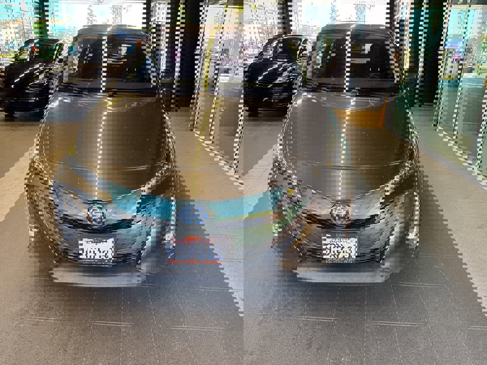 Used 2017 Toyota Prius Prime Advanced FWD image 2