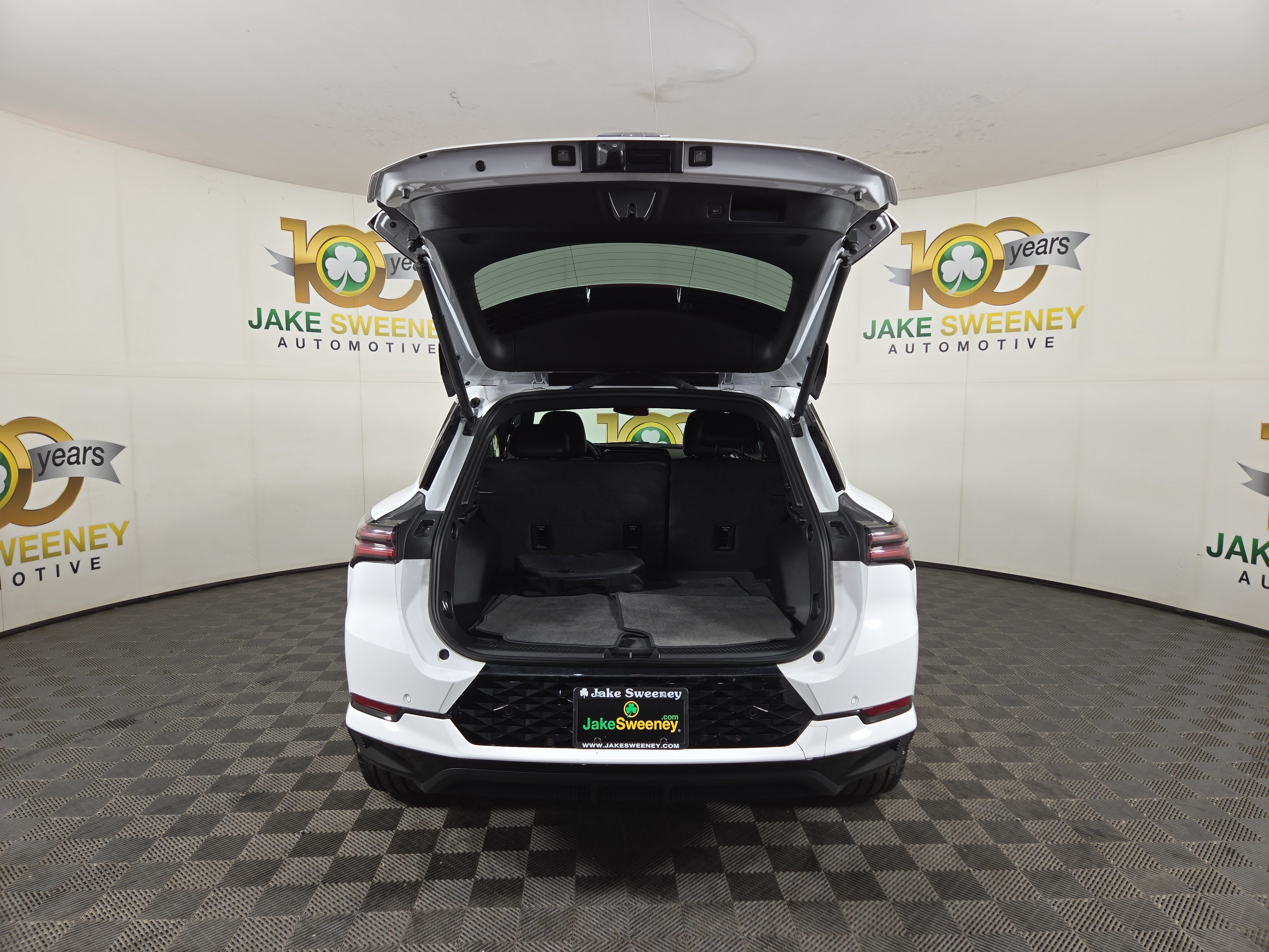 Used 2024 Chevrolet Equinox EV RS FWD image 31