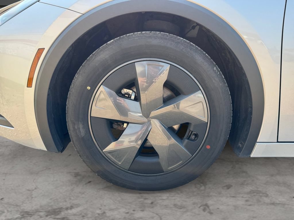 Certified 2024 Toyota Prius LE FWD image 9