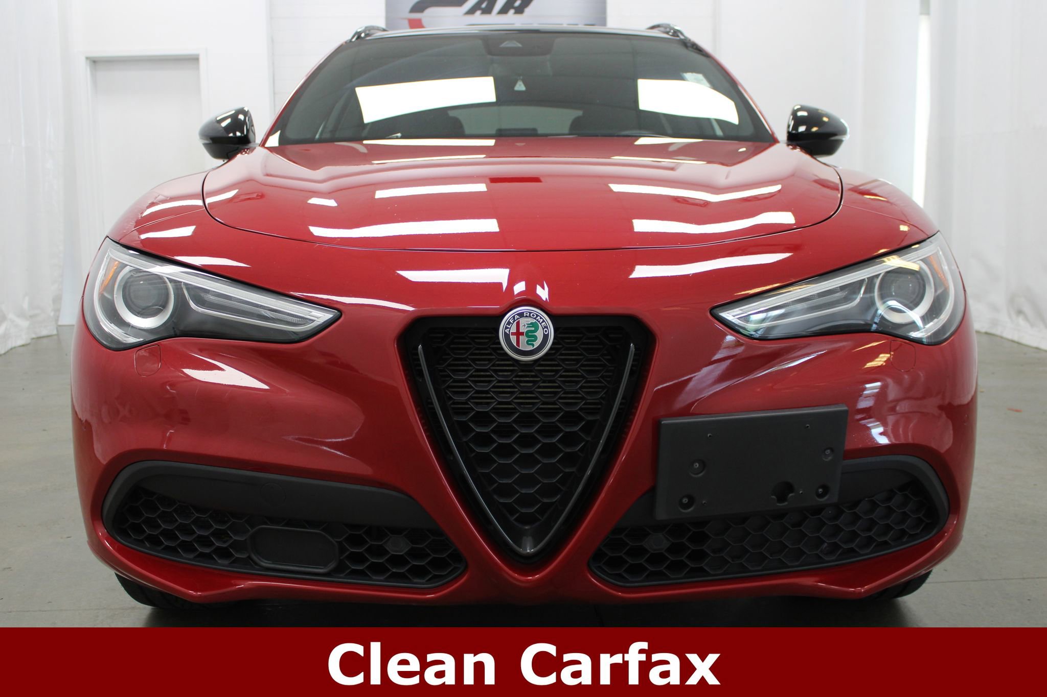 Used 2022 Alfa Romeo Stelvio Veloce AWD/4WD image 3