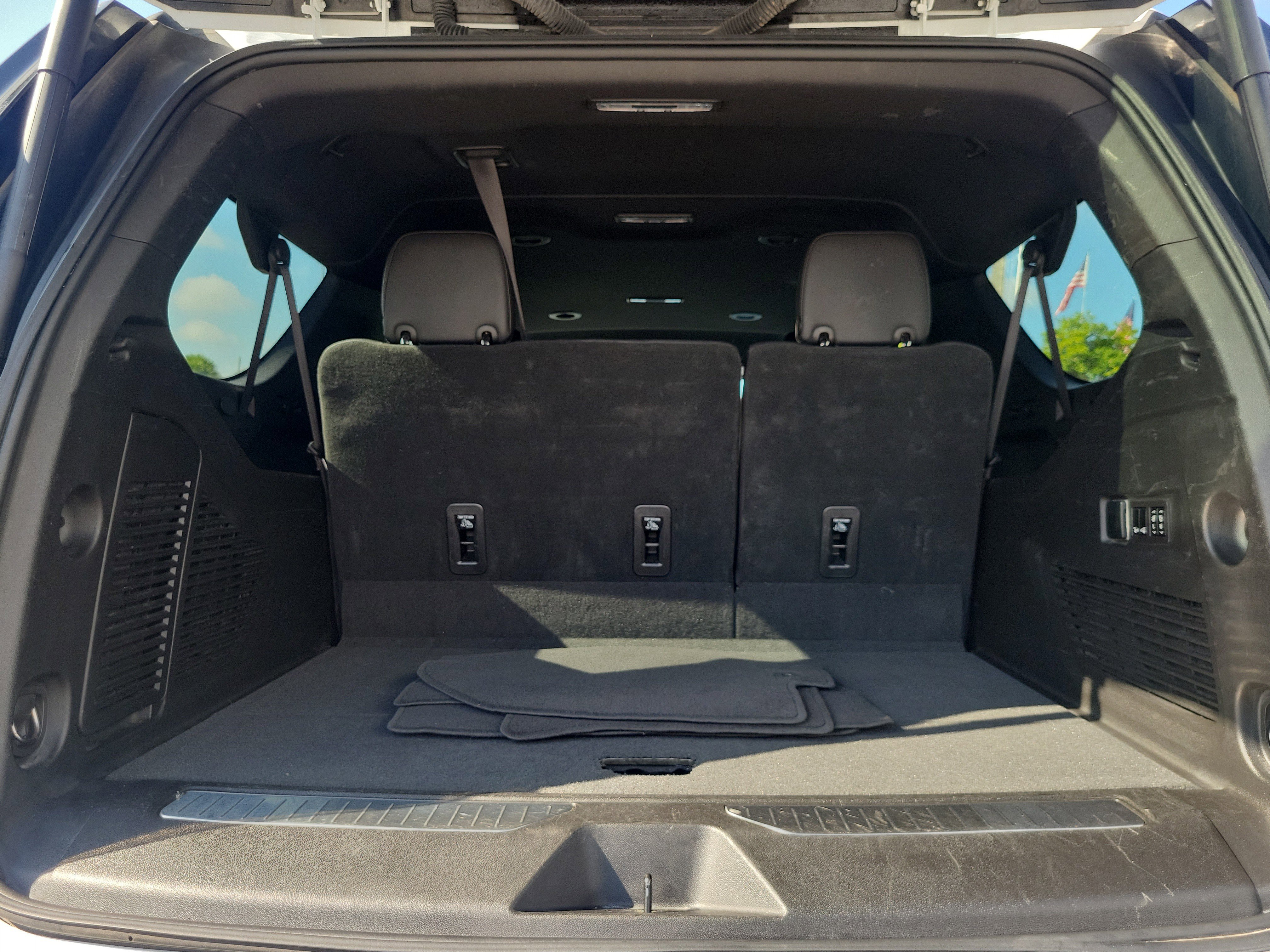 Used 2023 Chevrolet Suburban Premier image 16