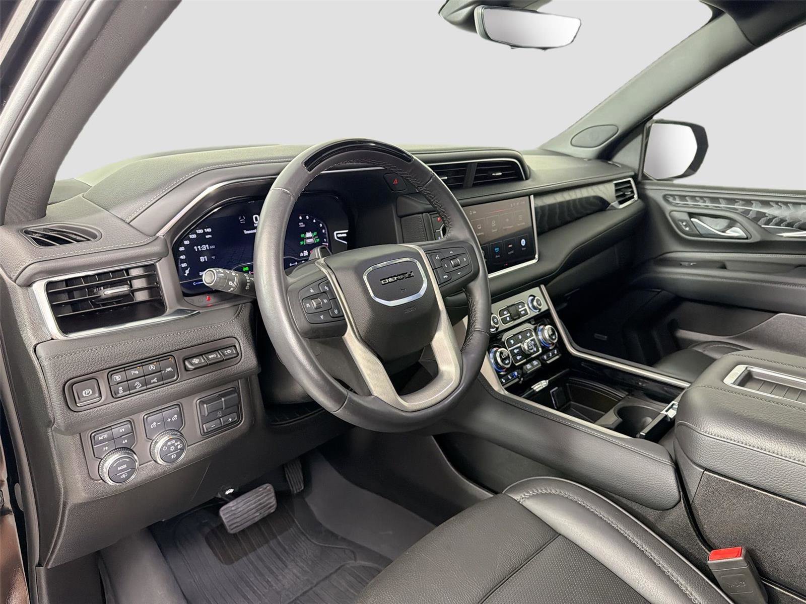 Used 2024 GMC Yukon XL Denali w/ Advanced Technology Package AWD/4WD image 10