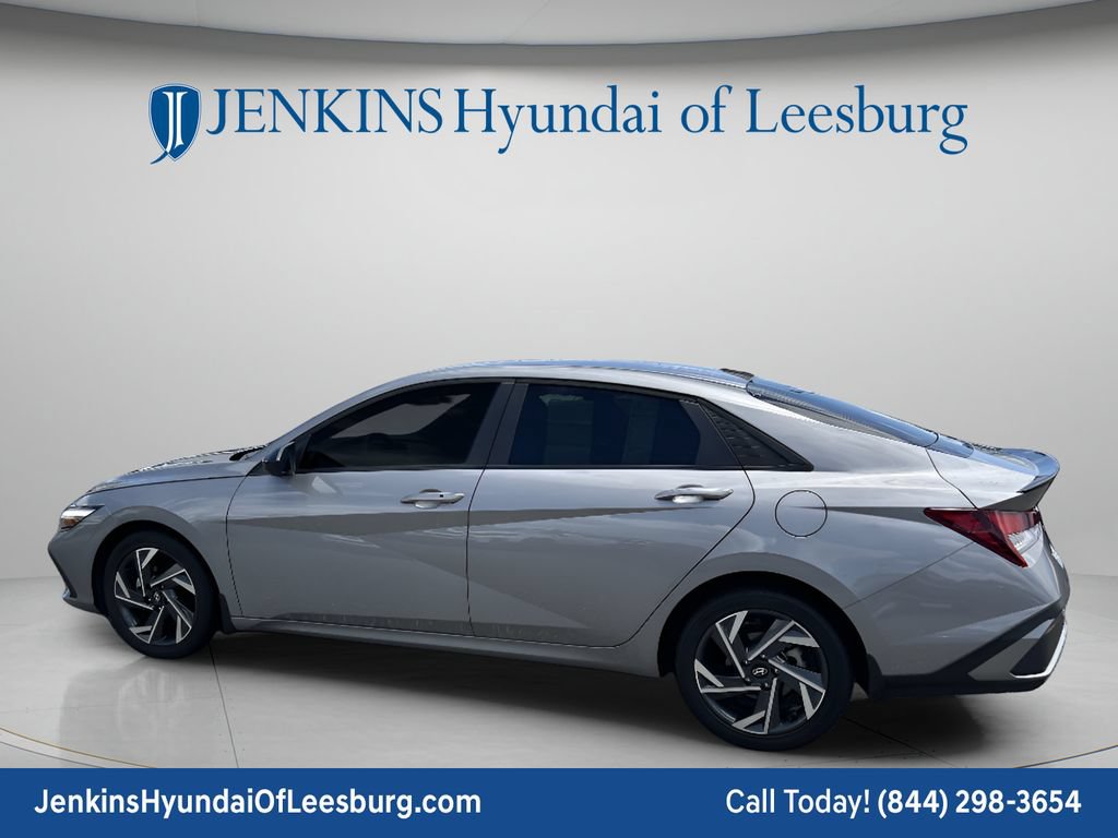 Certified 2025 Hyundai Elantra Sport FWD image 8