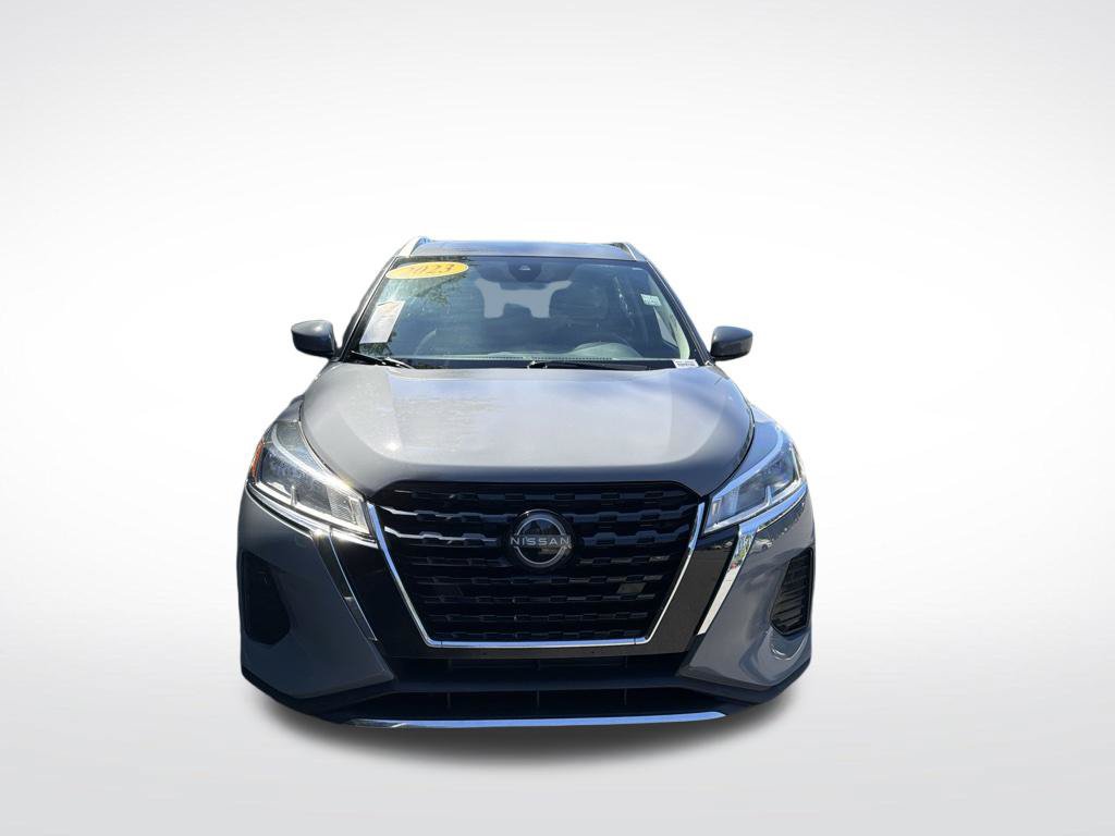 Used 2023 Nissan Kicks SV FWD image 3